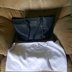 SOLD Michael Kors Authentic black purse large zip
